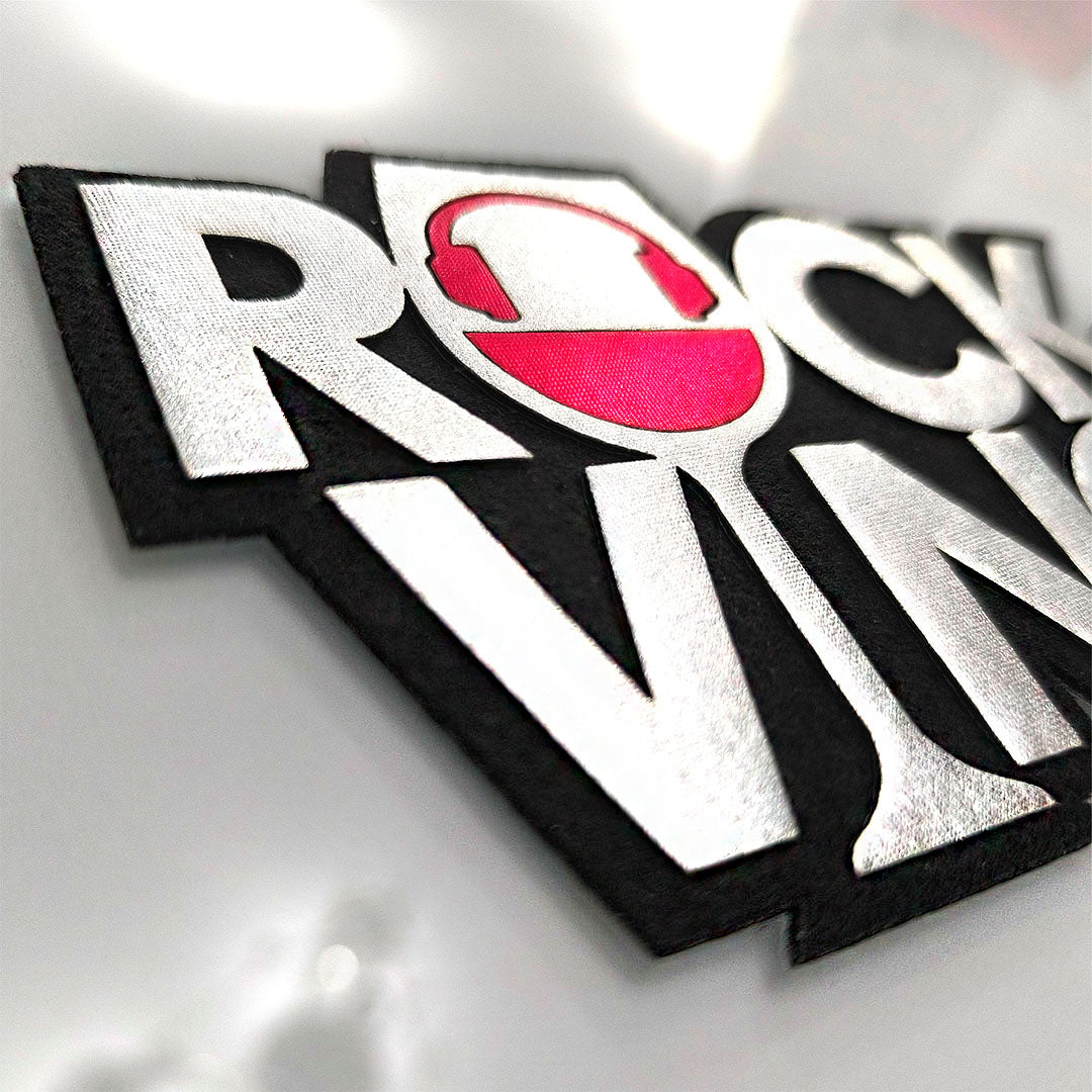 Parche R&V Metalizado Brillante 3D BY DELUXE Chile