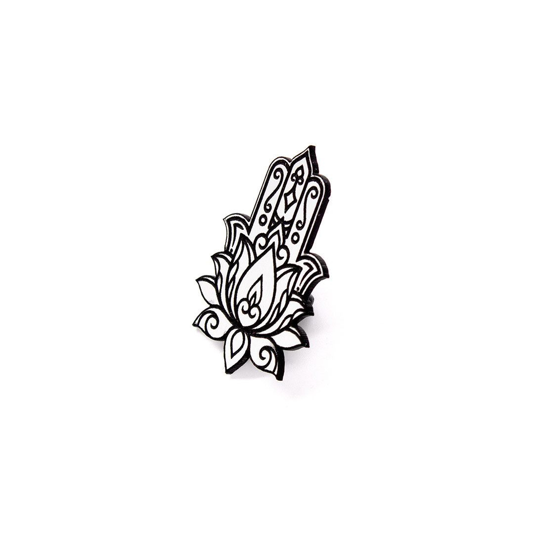 Pin Mano de Fátima Plateada Acrílico