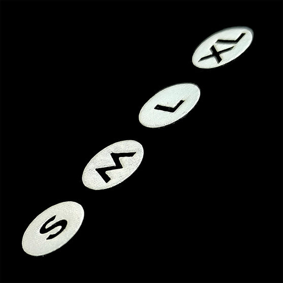 100 Unidades Etiqueta Talla Textil Plateado Brillante BY DELUXE Chile